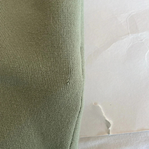 Wilfred Free
Souvenir Sweater Green size 3/L. Loungewear casual effortless wear. - Picture 11 of 11